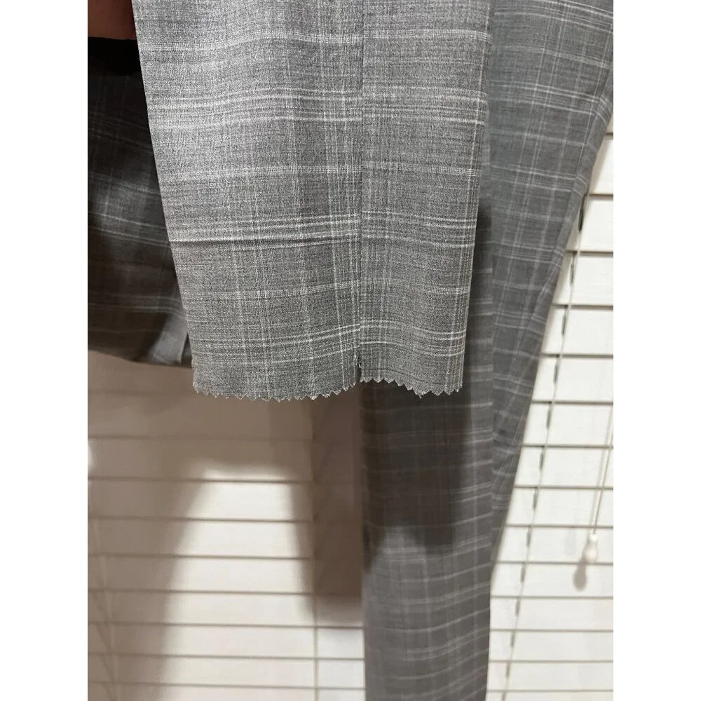 Hugo Boss‎ Italian Wool Gray 2-Piece Suit - NWT Size 46R MSRP $795